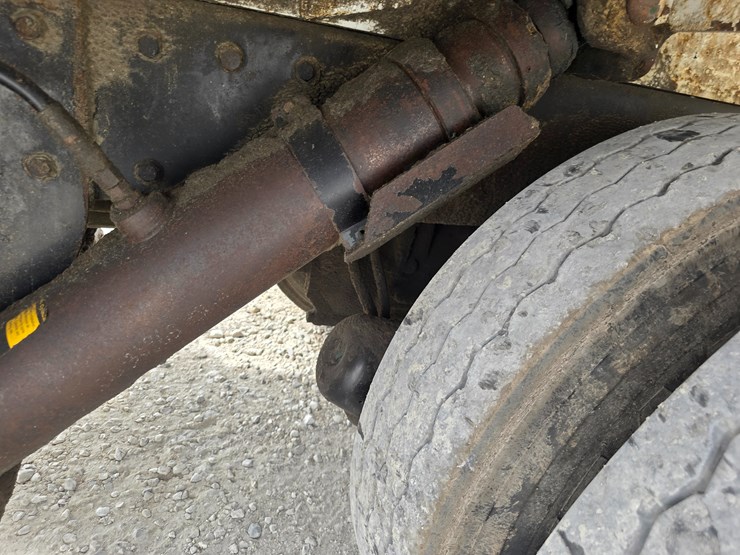 2003-peterbilt-320-image-96