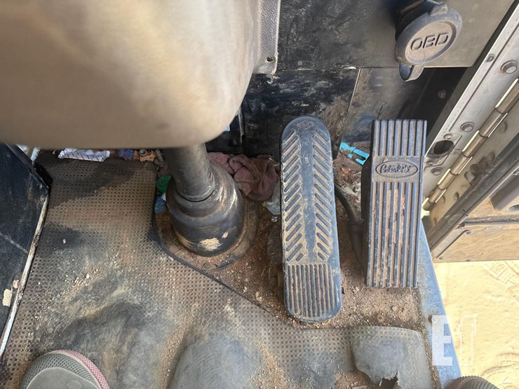 2019-peterbilt-garbage-truck-image-23