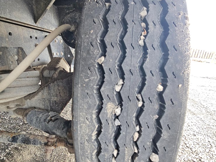 freightliner-columbia-120-image-117