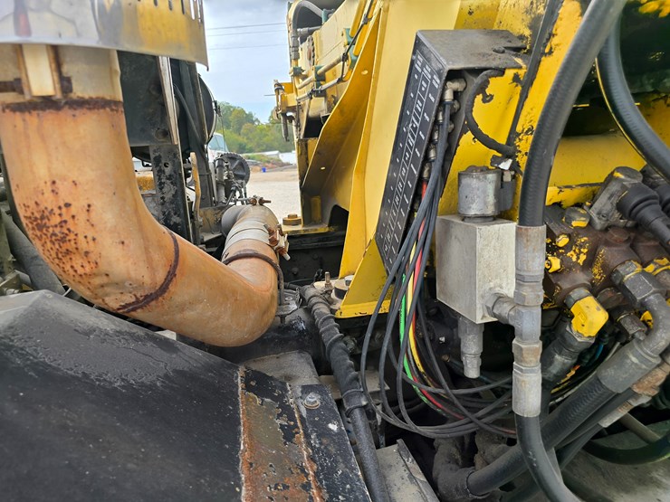 2003-peterbilt-320-image-89