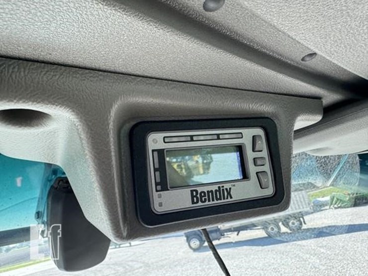 2019-peterbilt-579-image-9