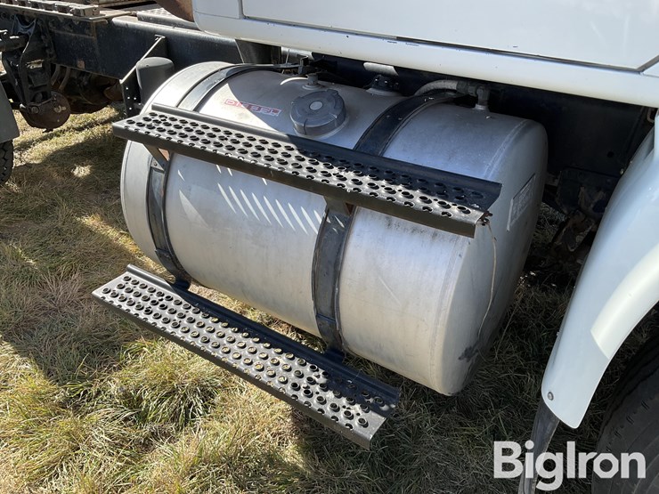 1996-international-8100-image-11