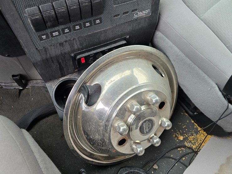 2010-ford-e450-image-34