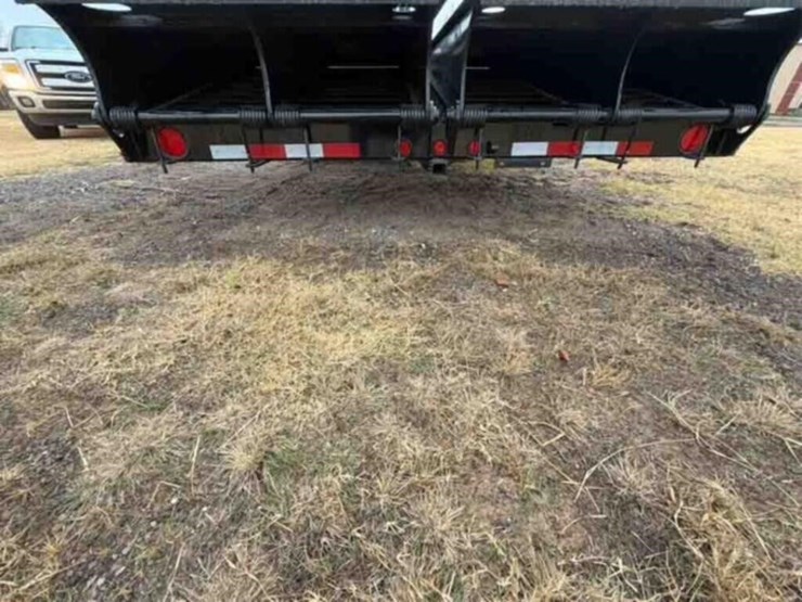 2022-titan-trailer-image-4