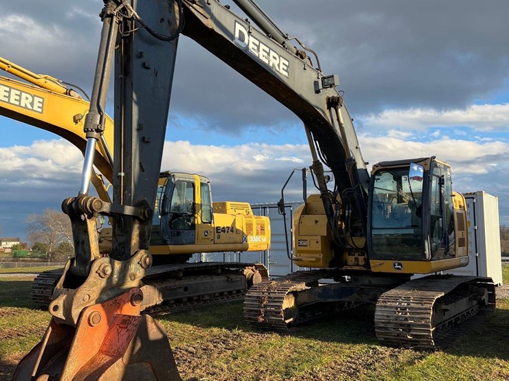 deere-245g-lc-image-1