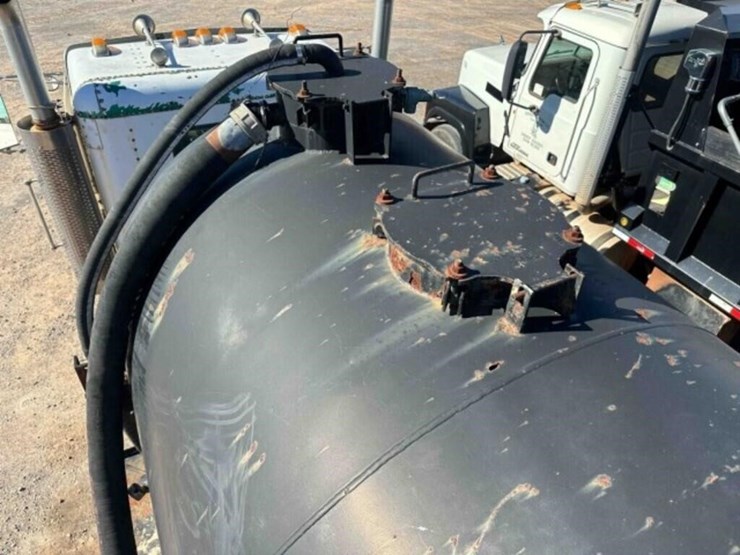 1996-freightliner-bobtail-water-truck-image-50