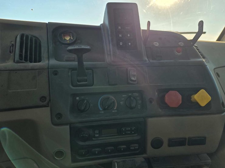 2003-sterling-lt9500-image-10