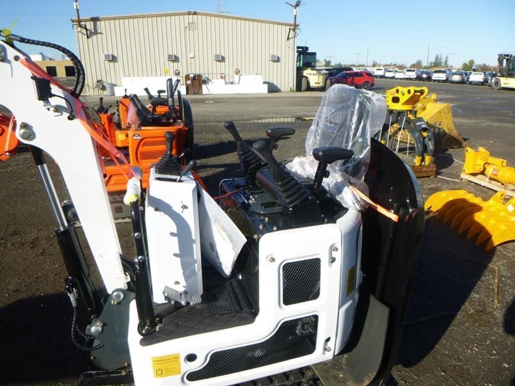 blt-319-hydraulic-excavator-image-15