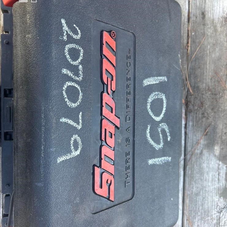 SNAP ON 3/8" BATTERY CHARGER, IMPACT GUN W/ CHARGE
