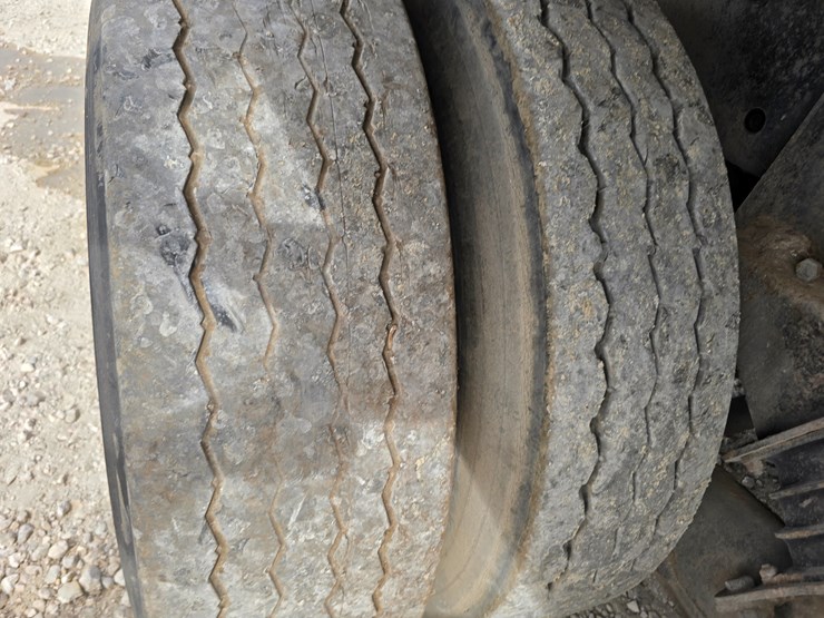 2003-peterbilt-320-image-103