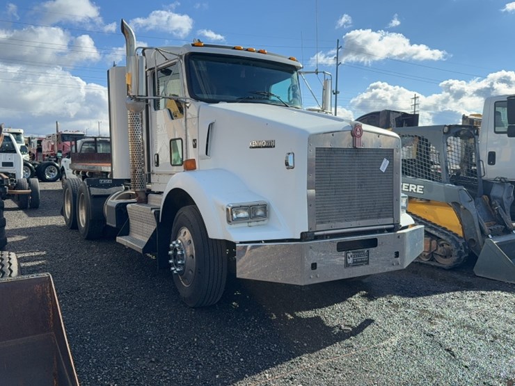 2013-kenworth-t800-image-3