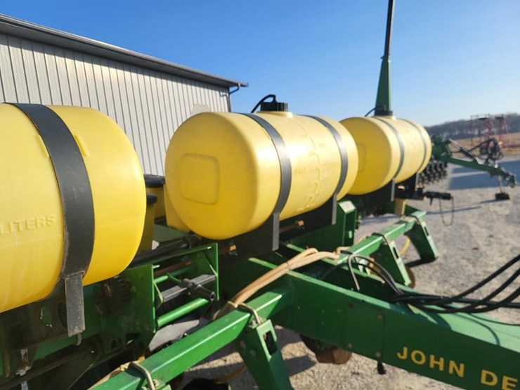 john-deere-7200-image-11