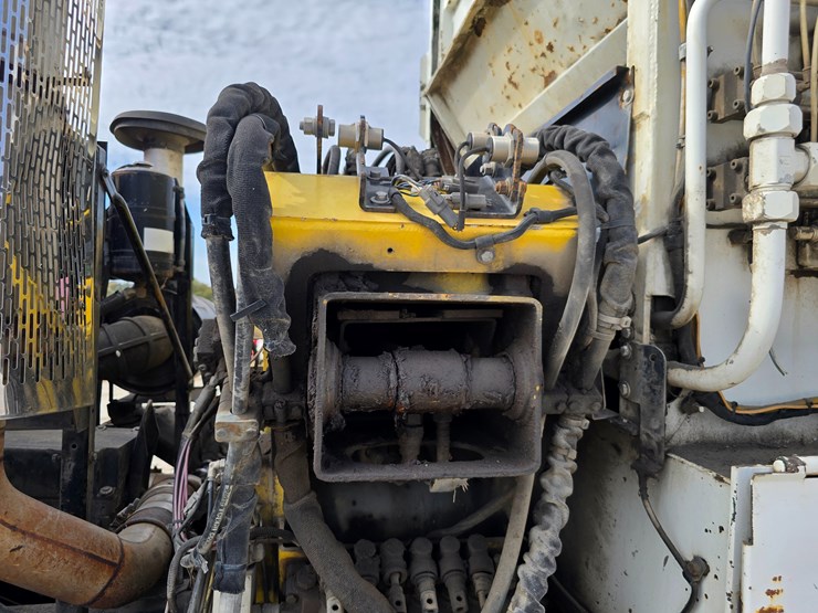 2003-peterbilt-320-image-88