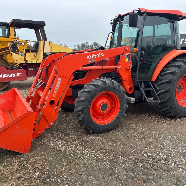 2014 KUBOTA M8560D