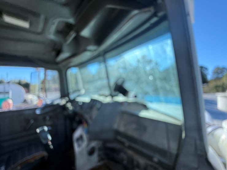 mack-r686st-image-86