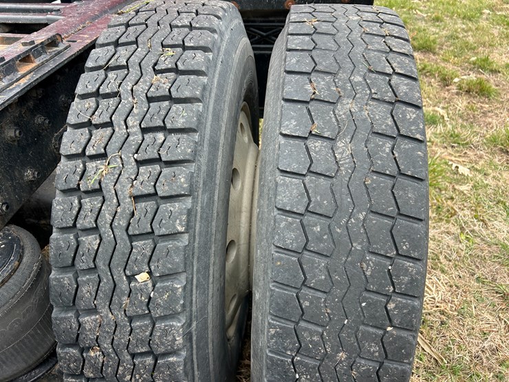 #95-•-volvo-semi-image-31