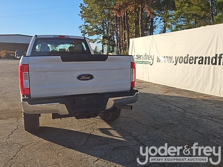 ford-f350-xl-image-4