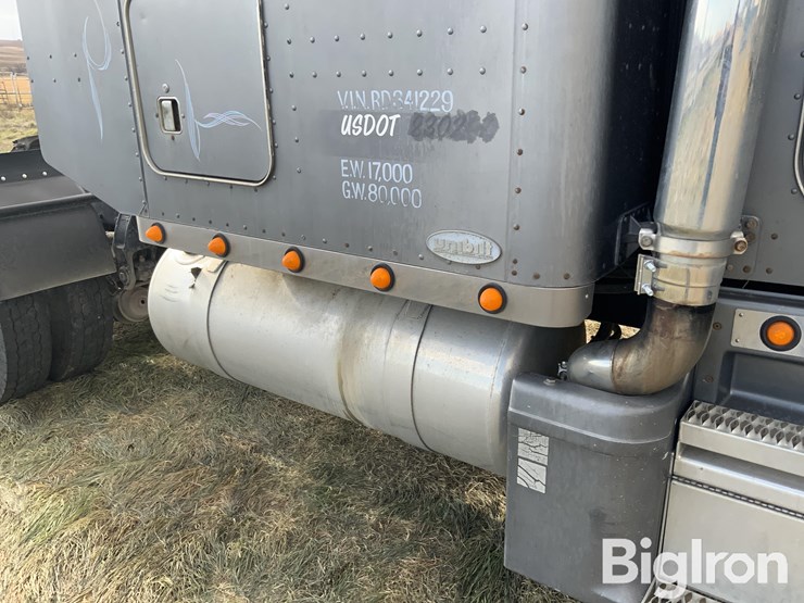 peterbilt-377-image-19