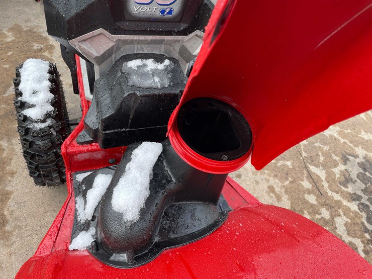 #6120-•-toro-battery-operated-snow-blower-(o3)-image-6