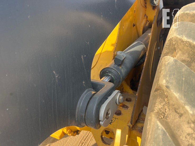 2020-deere-444l-image-12