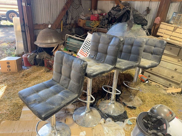 4-adjustable-barstools-image-2