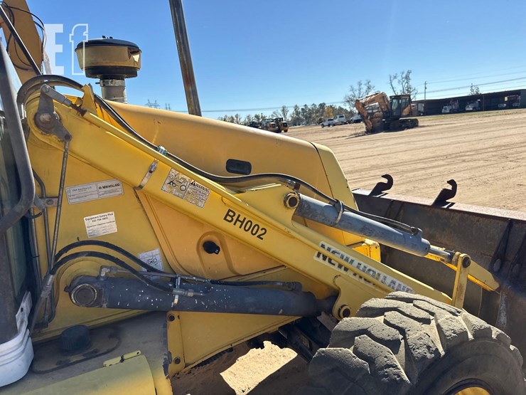 new-holland-b95-image-19