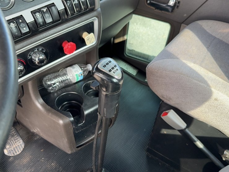 2014-kenworth-t800-image-18