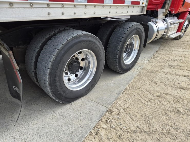 2018-freightliner-cascadia-113-image-11