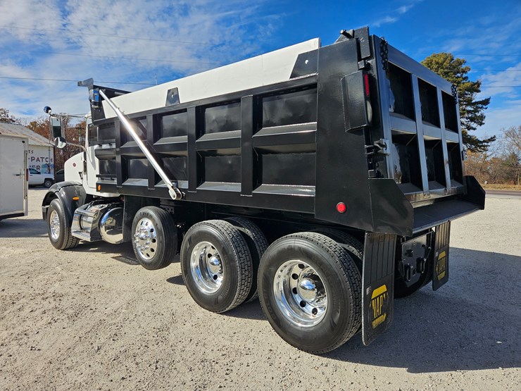 2009-peterbilt-365-image-13