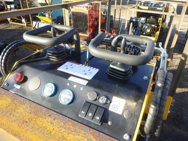 2025-agt-mx-mrt14-skid-steer-track-loader-image-13