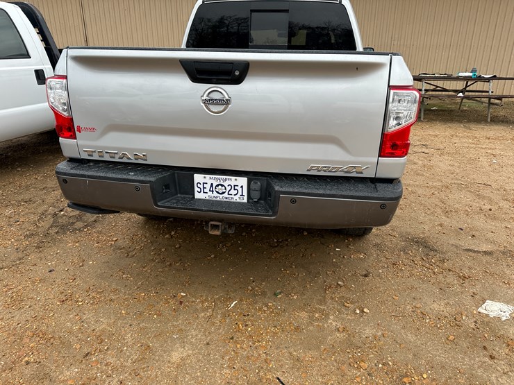 2019-nissan-titan-image-40