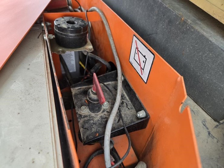 2014-jlg-x700aj-image-24