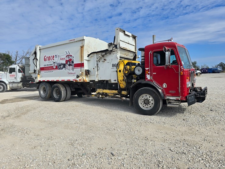 2003-peterbilt-320-image-37