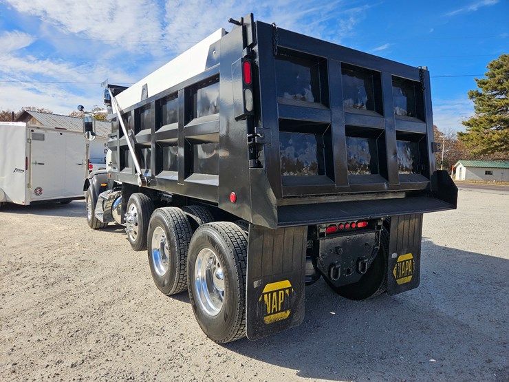 2009-peterbilt-365-image-14
