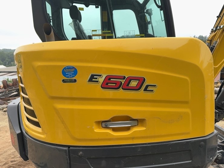 new-holland-e60c-image-9