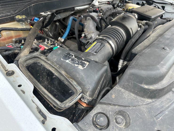 2017-chevrolet-3500hd-image-28