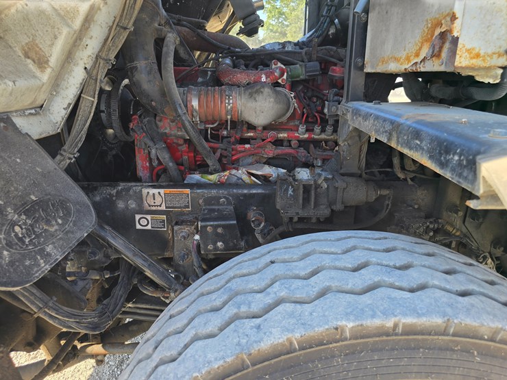 2013-peterbilt-320-image-68