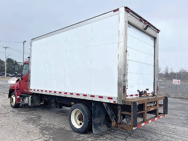 2016-hino-268-image-2