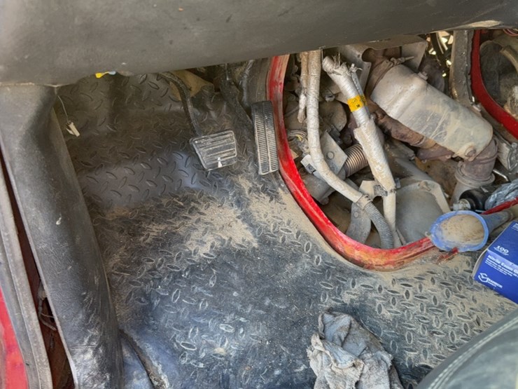 #2203-•-2005-gmc-c4500-truck-image-17