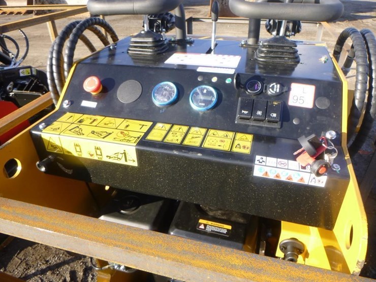 2025-agt-mx-mrt14-skid-steer-track-loader-image-12