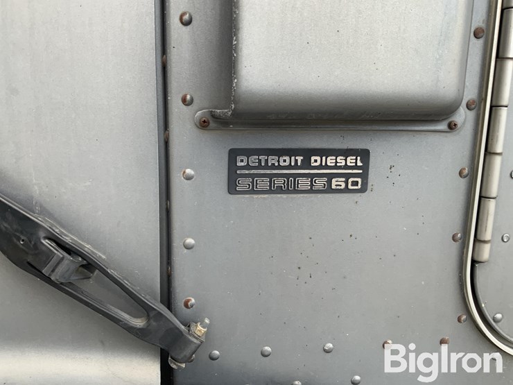 peterbilt-377-image-10