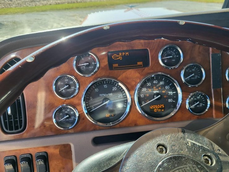 peterbilt-389-image-67