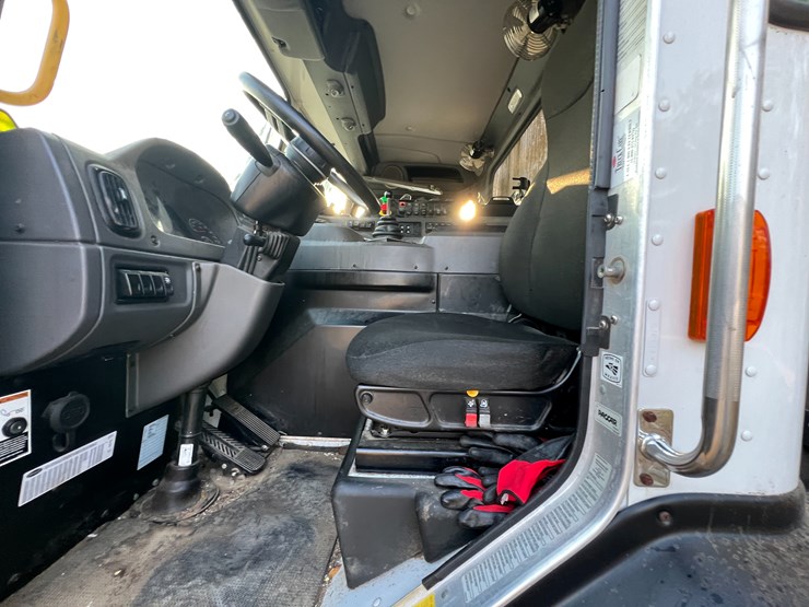 peterbilt-520-image-75