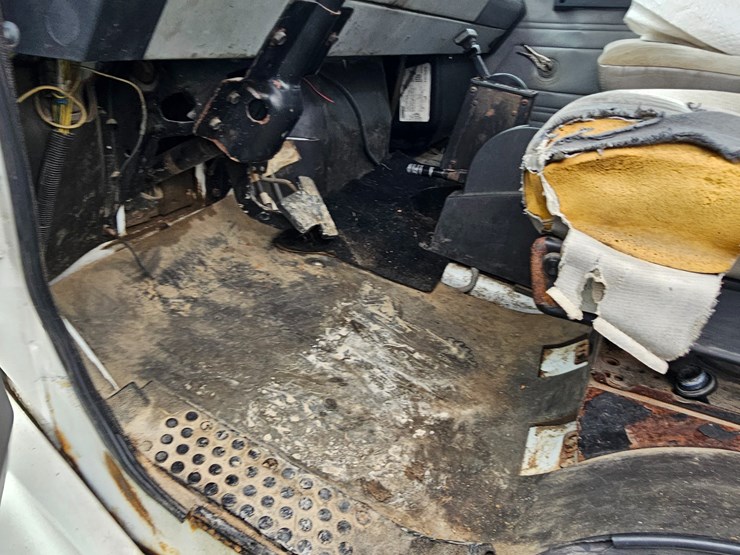 freightliner-fl60-image-47