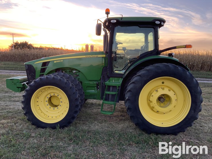 john-deere-8320r-image-8