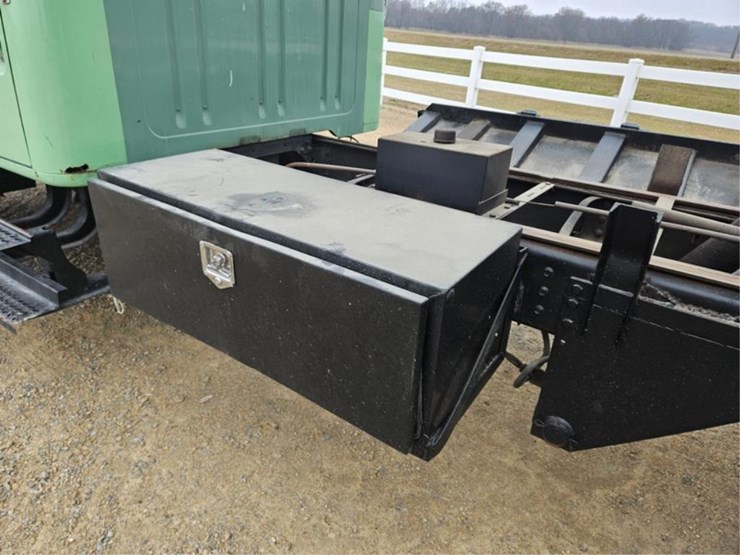 international-4900-image-18