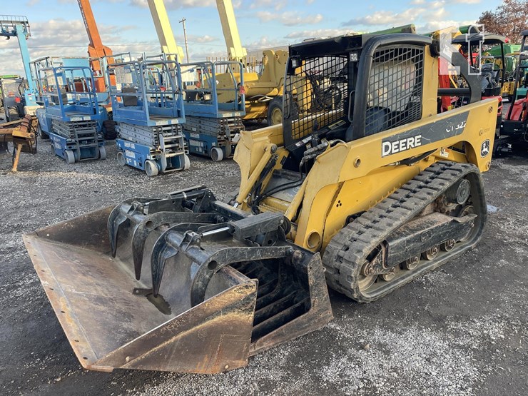 2006-deere-ct322-image-3