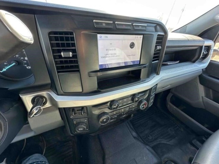 2024-ford-f350dually-1-ton-image-37