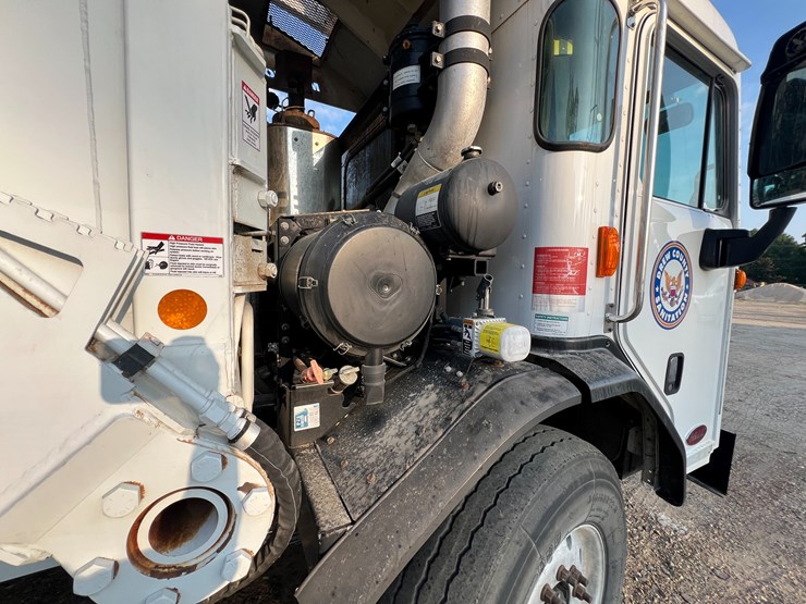 peterbilt-520-image-31