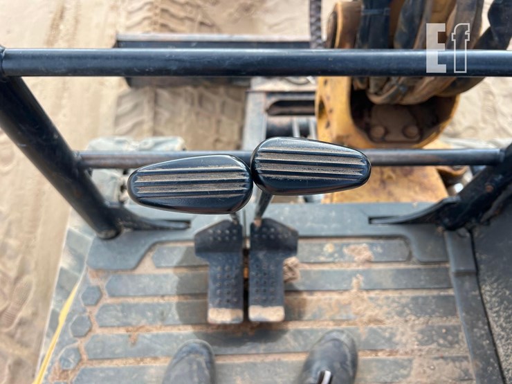 2017-caterpillar-305e2-cr-image-30